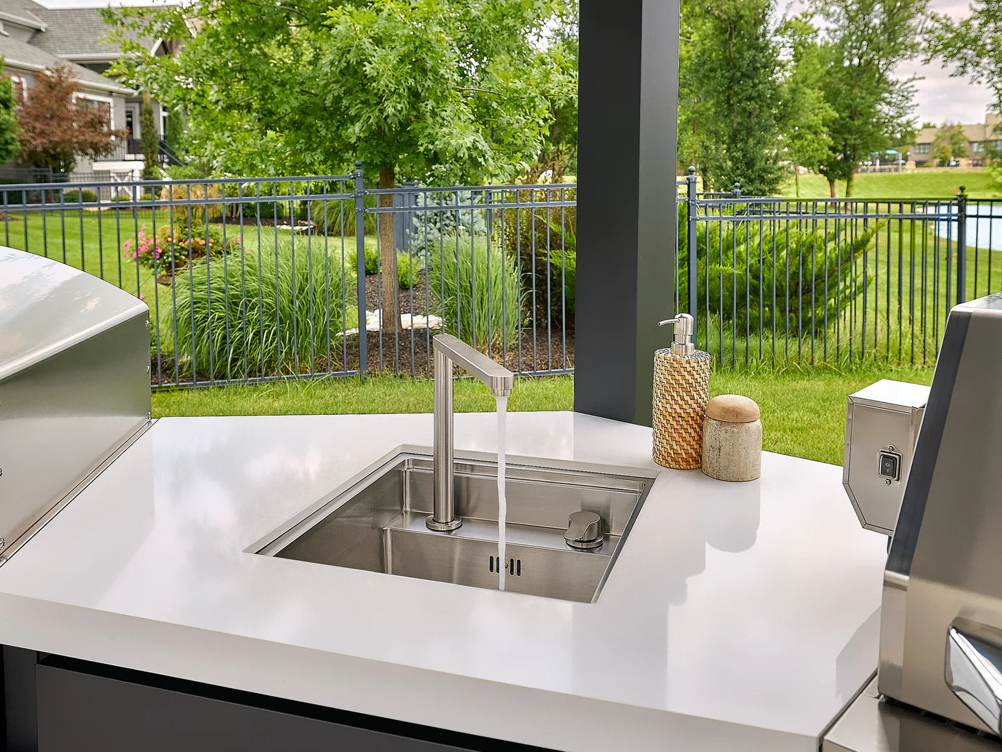 Edgemont Cove | Curved Outdoor Kitchen with Built-In Grill, Griddle & Pizza Oven